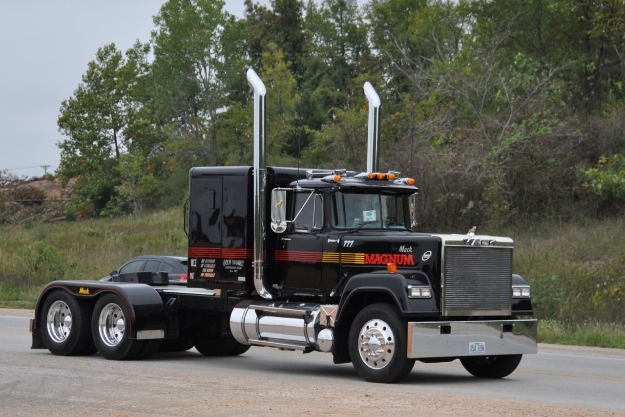 Mack Superliner | Car Interior Design