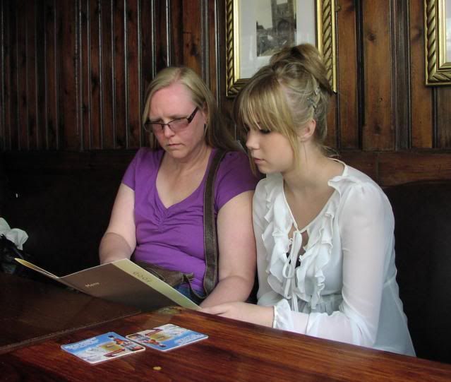 MonicaandCarolstudyingthemenu.jpg