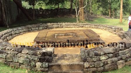 Sigiriya34-Bodhigaraya2.jpg