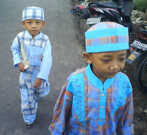 jalan kaki ke lapangan
